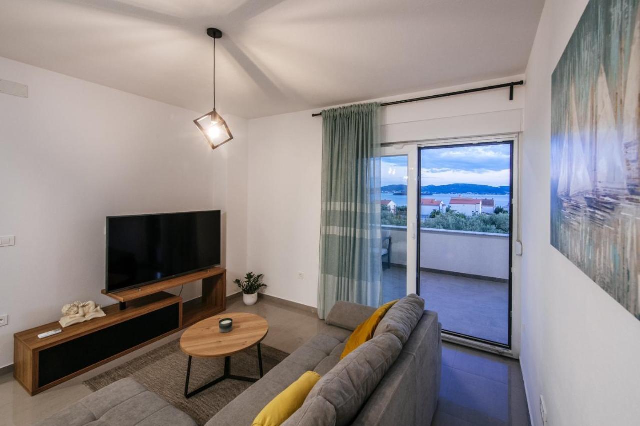 Crowonder Sun Dance Apartments With Heated Swimming Pool Seaview And Garden Sveti Filip i Jakov Exterior photo