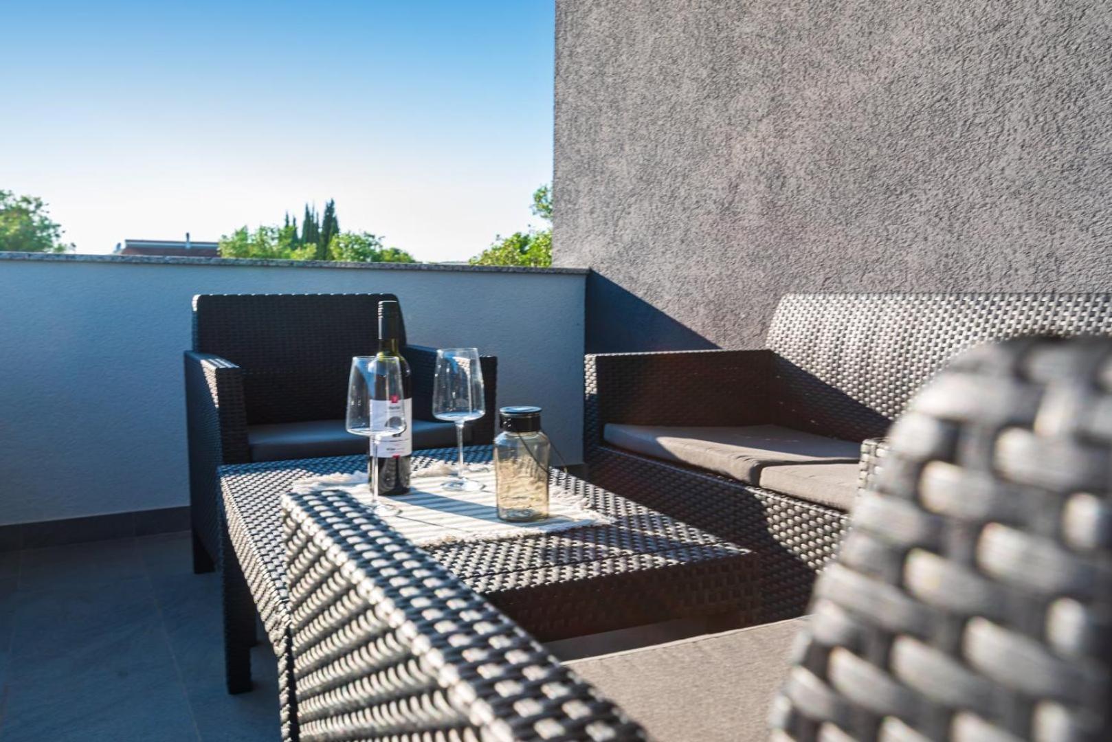 Crowonder Sun Dance Apartments With Heated Swimming Pool Seaview And Garden Sveti Filip i Jakov Exterior photo