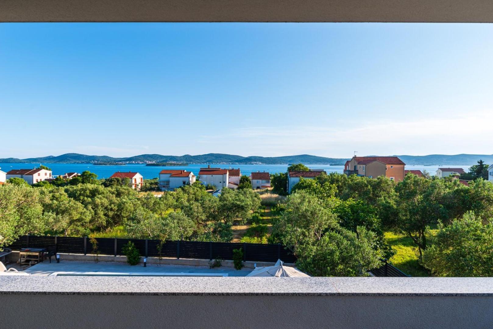 Crowonder Sun Dance Apartments With Heated Swimming Pool Seaview And Garden Sveti Filip i Jakov Exterior photo