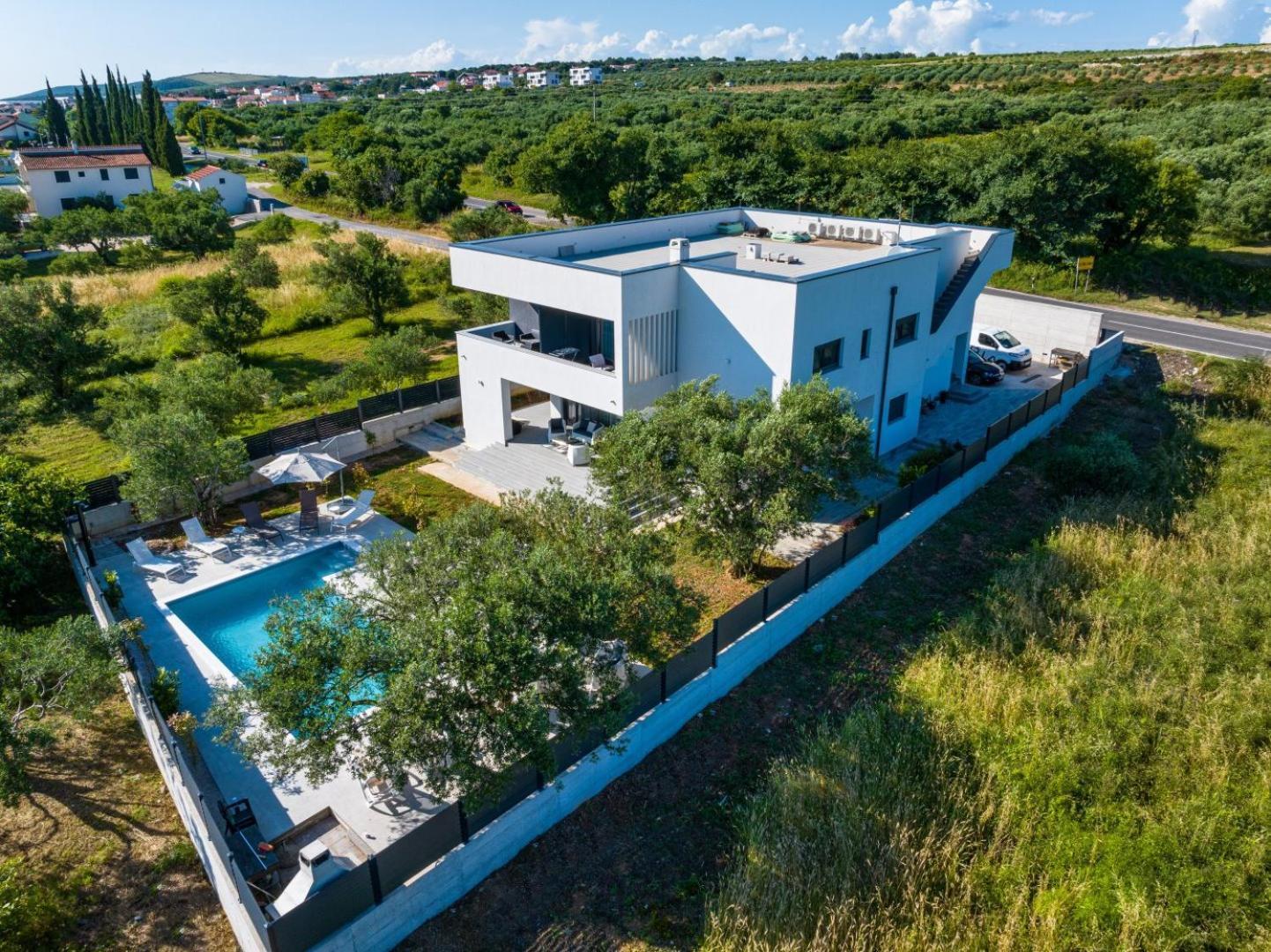 Crowonder Sun Dance Apartments With Heated Swimming Pool Seaview And Garden Sveti Filip i Jakov Exterior photo
