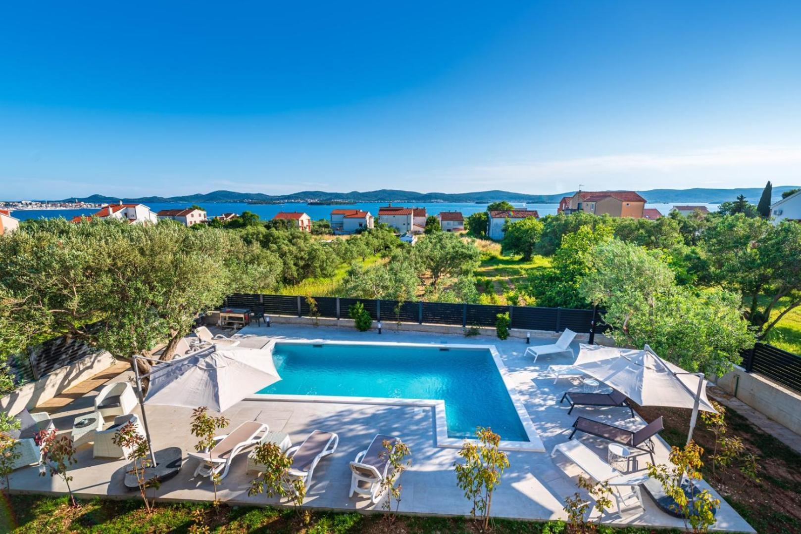Crowonder Sun Dance Apartments With Heated Swimming Pool Seaview And Garden Sveti Filip i Jakov Exterior photo